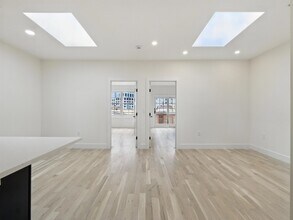 633 Newark Ave, Unit 202 in Jersey City, NJ - Building Photo - Building Photo