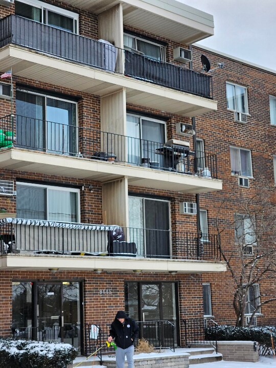 9445 Kenton Ave in Skokie, IL - Building Photo