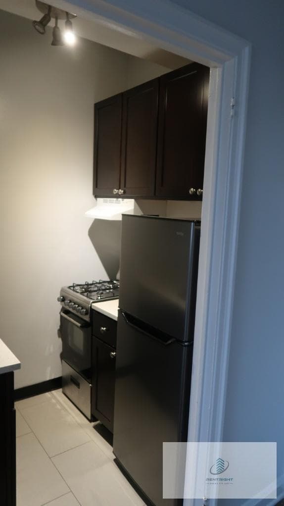 property at 534 W Stratford Pl