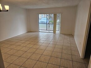 4158 Inverrary Dr, Unit 106 in Lauderhill, FL - Building Photo - Building Photo