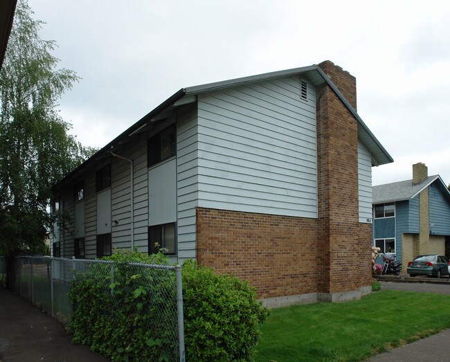 Rolf Hansen Apartments in Corvallis, OR - Building Photo - Building Photo