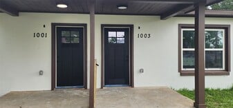 1001 S Iowa St in La Porte, TX - Building Photo