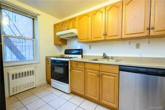 3 Sadore Ln in Yonkers, NY - Building Photo - Building Photo