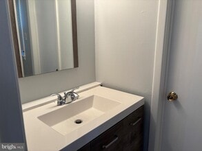 8 N Avon Dr in Claymont, DE - Building Photo - Building Photo