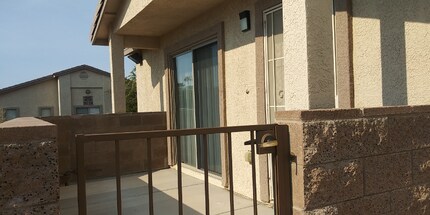 2050 Los Feliz St in Las Vegas, NV - Building Photo - Building Photo