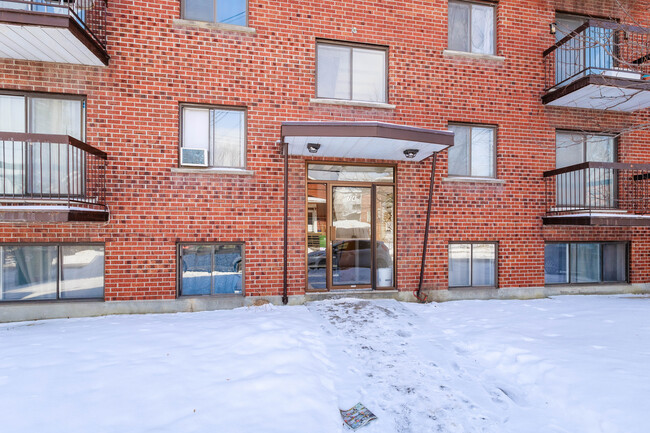 74 Stanley Av in Lachine, QC - Building Photo - Building Photo