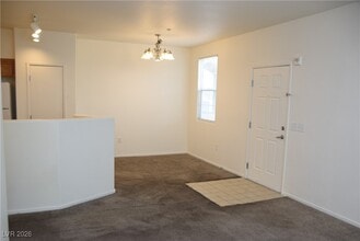 50 Aura de Blanco St in Henderson, NV - Building Photo - Building Photo