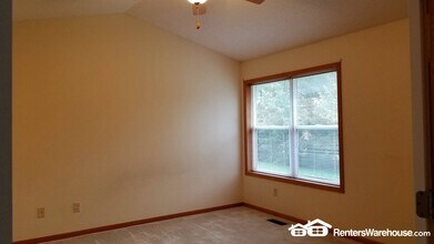 64 Crown Pointe Curve in Hudson, WI - Building Photo - Building Photo