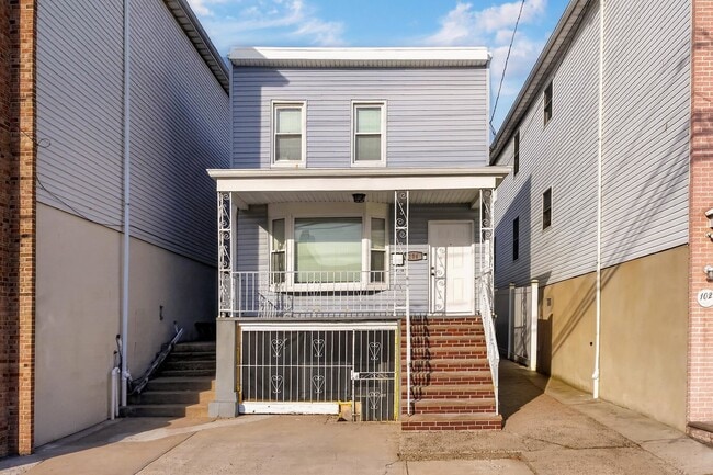 104 McAdoo Ave in Jersey City, NJ - Building Photo - Building Photo