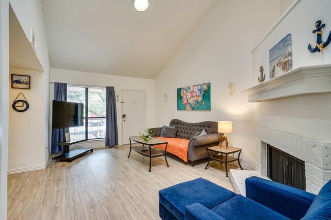 6648 E Lovers Ln in Dallas, TX - Building Photo - Building Photo