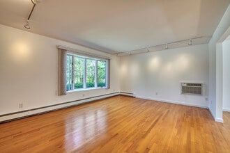 620 The Greenway in East Marion, NY - Building Photo - Building Photo