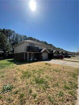 2153 Skyler Dr in Fayetteville, AR - Building Photo