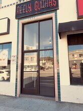 7424 1/2 Sunset Blvd, Unit 7424 Sunset , upstairs in Los Angeles, CA - Building Photo - Building Photo