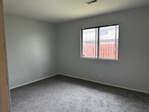 1590 Perry Ct in Aurora, IL - Building Photo - Building Photo