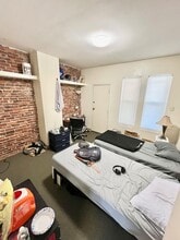16 S Huntington Ave, Unit 2 in Boston, MA - Foto de edificio - Building Photo