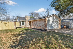 8400 Seminary Ridge Dr in Austin, TX - Building Photo