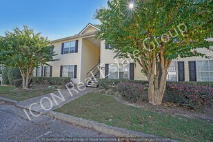 703 Stonehaven Cir in Cartersville, GA - Building Photo