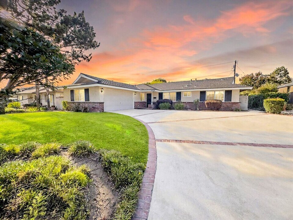 1019 E Dalton Ave in Glendora, CA - Building Photo