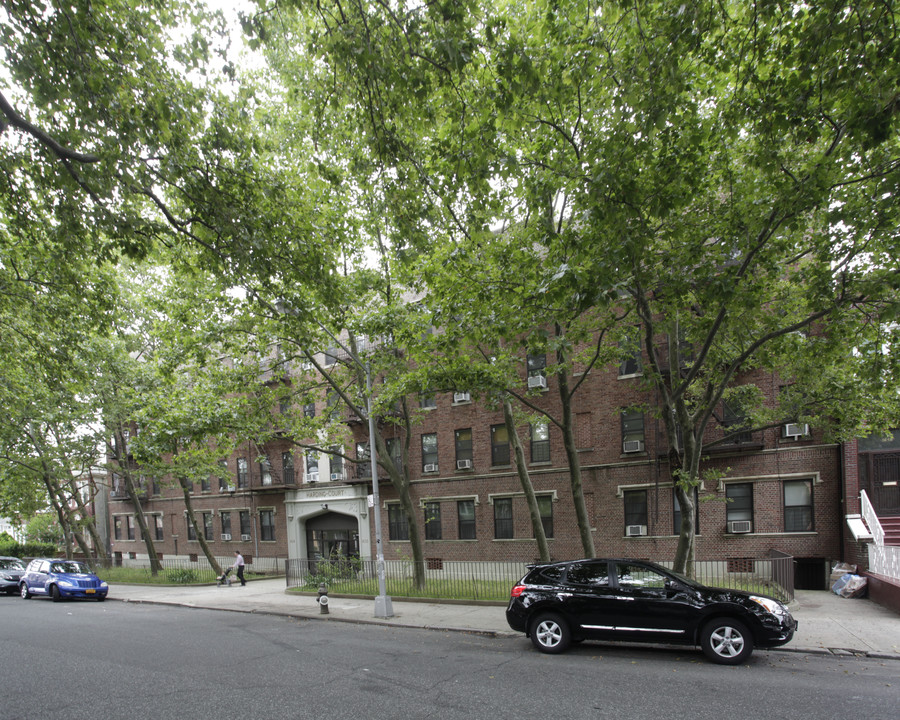 Harding Court in Brooklyn, NY - Building Photo