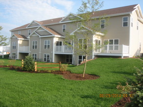 Lakeside of Whitewater Townhome & Home Rental in Whitewater, WI - Foto de edificio - Building Photo