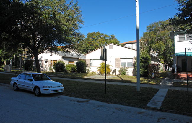 155 5th Ave S in St. Petersburg, FL - Foto de edificio - Building Photo