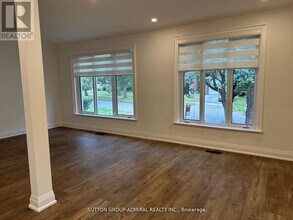 7 Resolution Crescent in Toronto, ON - Building Photo - Building Photo