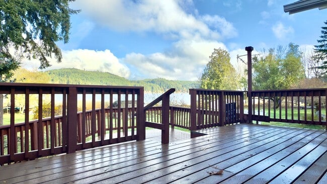 property at 401 Summit Lake Shore Rd NW