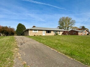 7417 Rob St NW in Massillon, OH - Building Photo - Building Photo