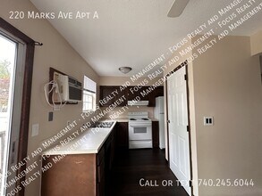 220 Marks Ave in Lancaster, OH - Building Photo - Building Photo