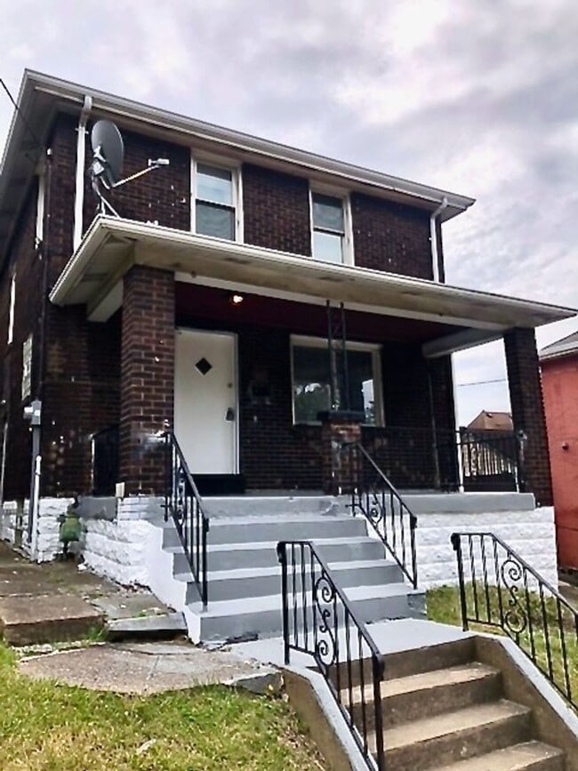 property at 7620 Roslyn St