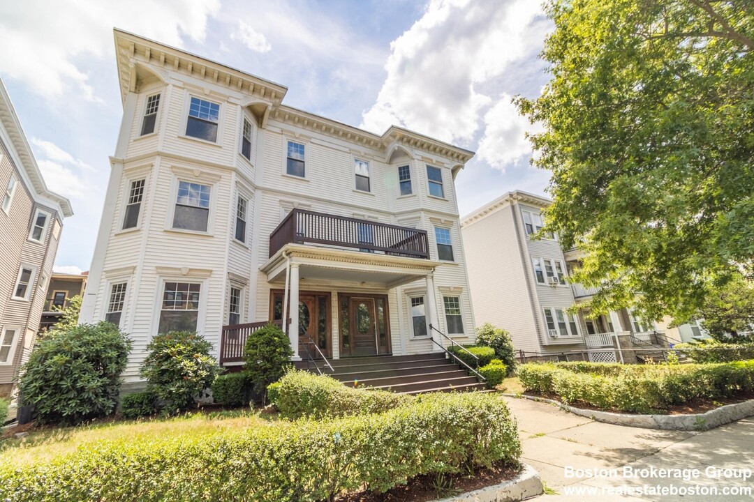 789 Columbia Rd, Unit 3 in Boston, MA - Building Photo