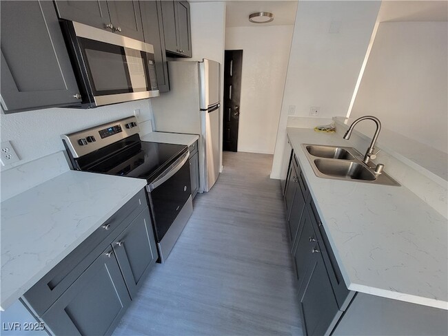 2771 S Mountain Vista St, Unit B in Las Vegas, NV - Building Photo - Building Photo