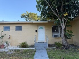 2210 NE 170th St in North Miami Beach, FL - Building Photo