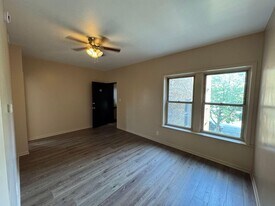 10214 S Martin Luther King Dr, Unit 3W in Chicago, IL - Building Photo