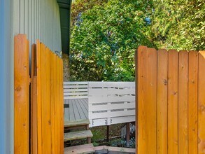 1107 Meadowview Ct in West Linn, OR - Building Photo - Building Photo