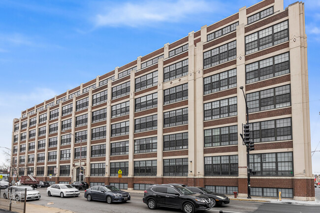 3963 W Belmont Ave in Chicago, IL - Building Photo - Building Photo