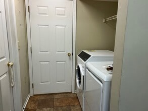 88 Woolsey Ct in Pennington, NJ - Building Photo - Building Photo