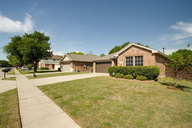 5400 Shepherd Pl in Flower Mound, TX - Foto de edificio - Building Photo