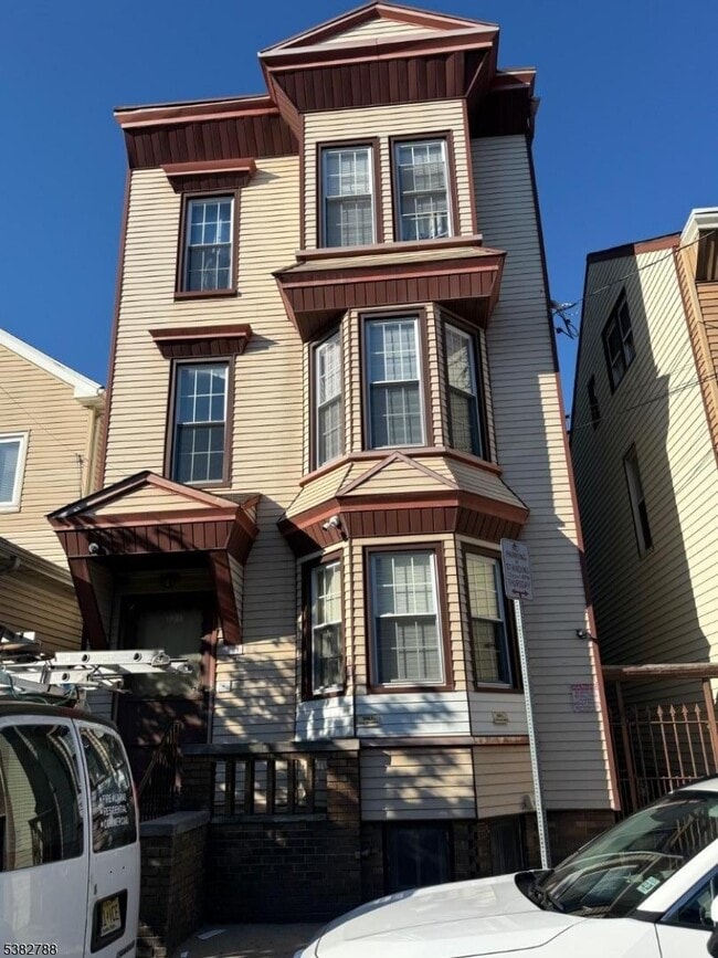 property at 221 Walnut St
