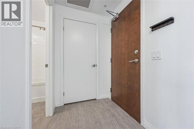 108 Garment St in Kitchener, ON - Building Photo - Building Photo