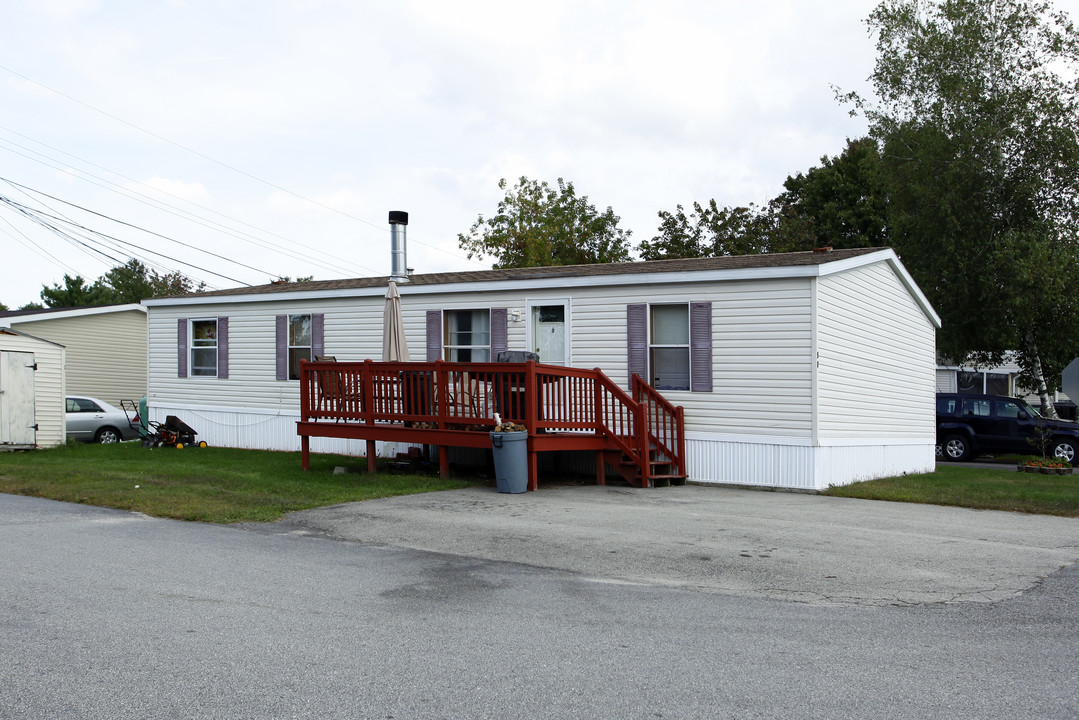 Bangs MHP in Derry, NH - Building Photo