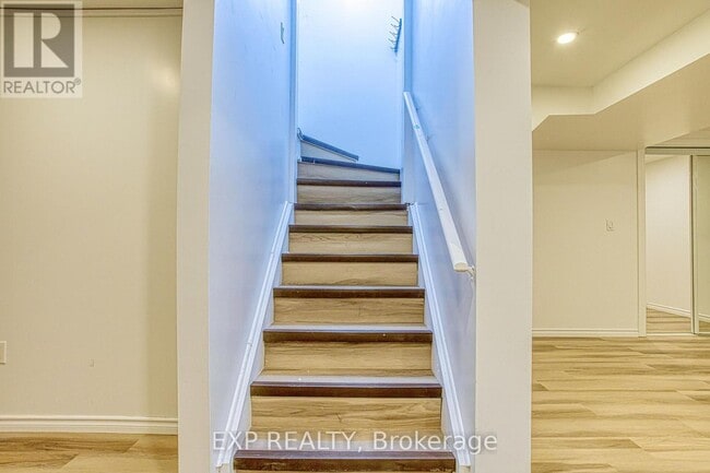 72 Nanaimo Cres in Hamilton, ON - Building Photo - Building Photo