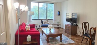 5225 Pooks Hill Rd in Bethesda, MD - Building Photo