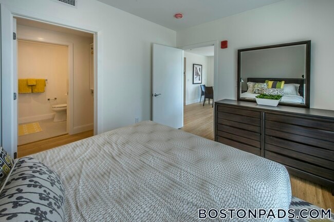 40 Malvern St, Unit 405 in Boston, MA - Building Photo - Building Photo