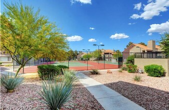 5028 S Rainbow Blvd in Las Vegas, NV - Building Photo - Building Photo