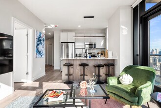 1125 W Van Buren St in Chicago, IL - Building Photo - Building Photo