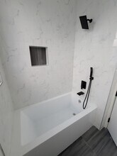682 Whitney Ave, Unit 2 in New Haven, CT - Building Photo - Building Photo