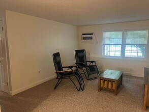 402 White Cedar Blvd in Portsmouth, NH - Building Photo - Building Photo