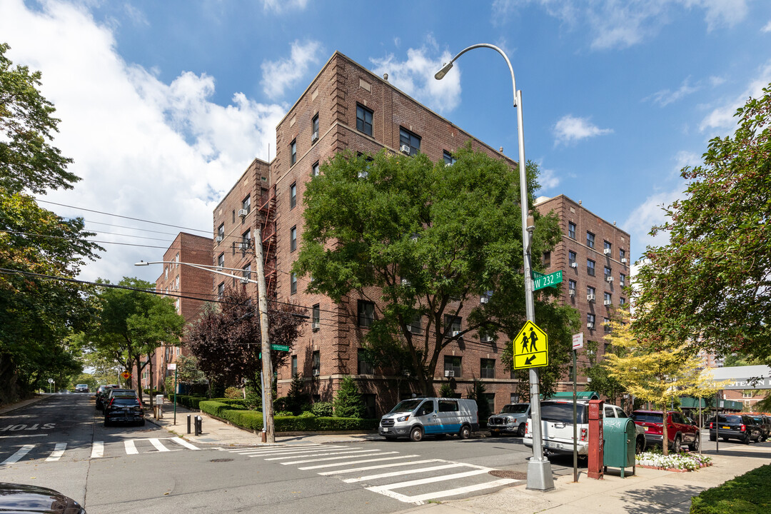 3215 Netherland Ave in Bronx, NY - Foto de edificio