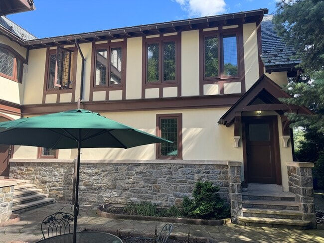 2615 East Ave in Rochester, NY - Foto de edificio - Building Photo